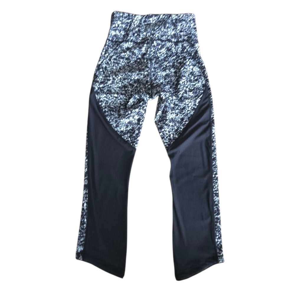 Lululemon Deep Breath Crop (21" ) Iced Wave White Black / Black Size 2